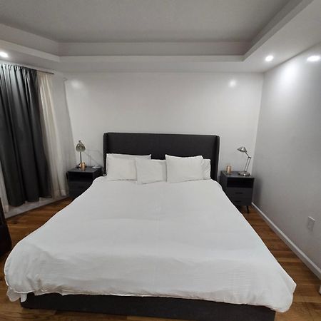 Beautiful Boston Bedroom - New Renovation エクステリア 写真