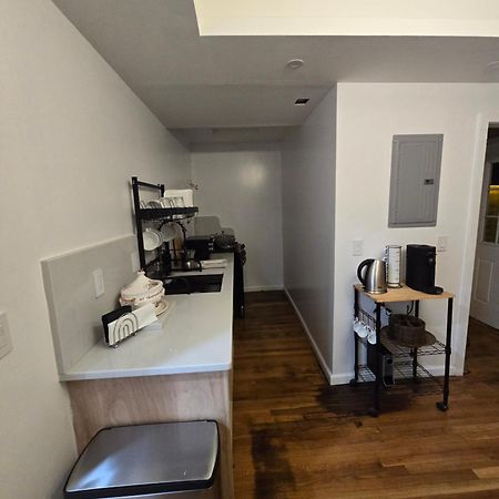 Beautiful Boston Bedroom - New Renovation エクステリア 写真