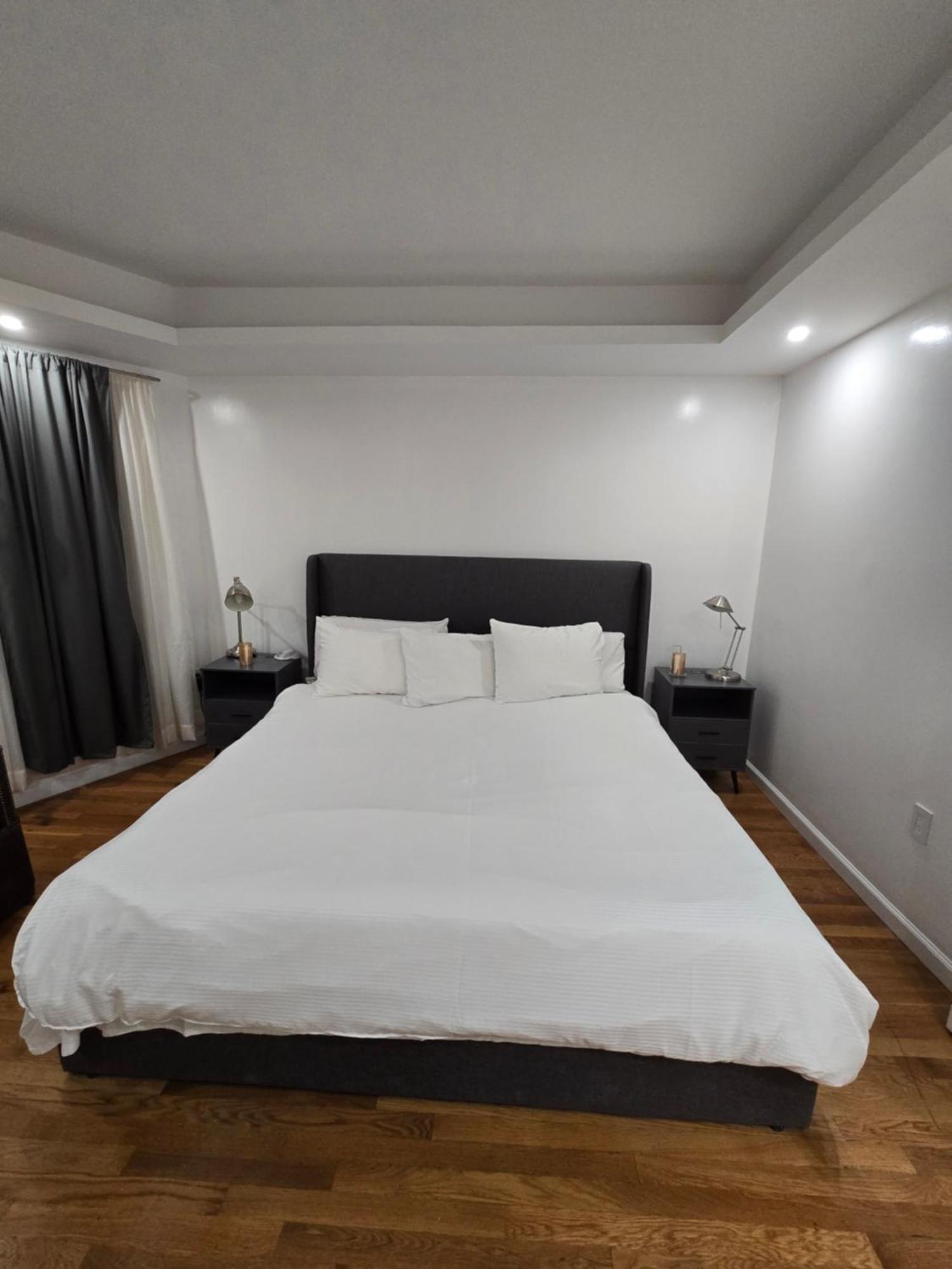 Beautiful Boston Bedroom - New Renovation エクステリア 写真