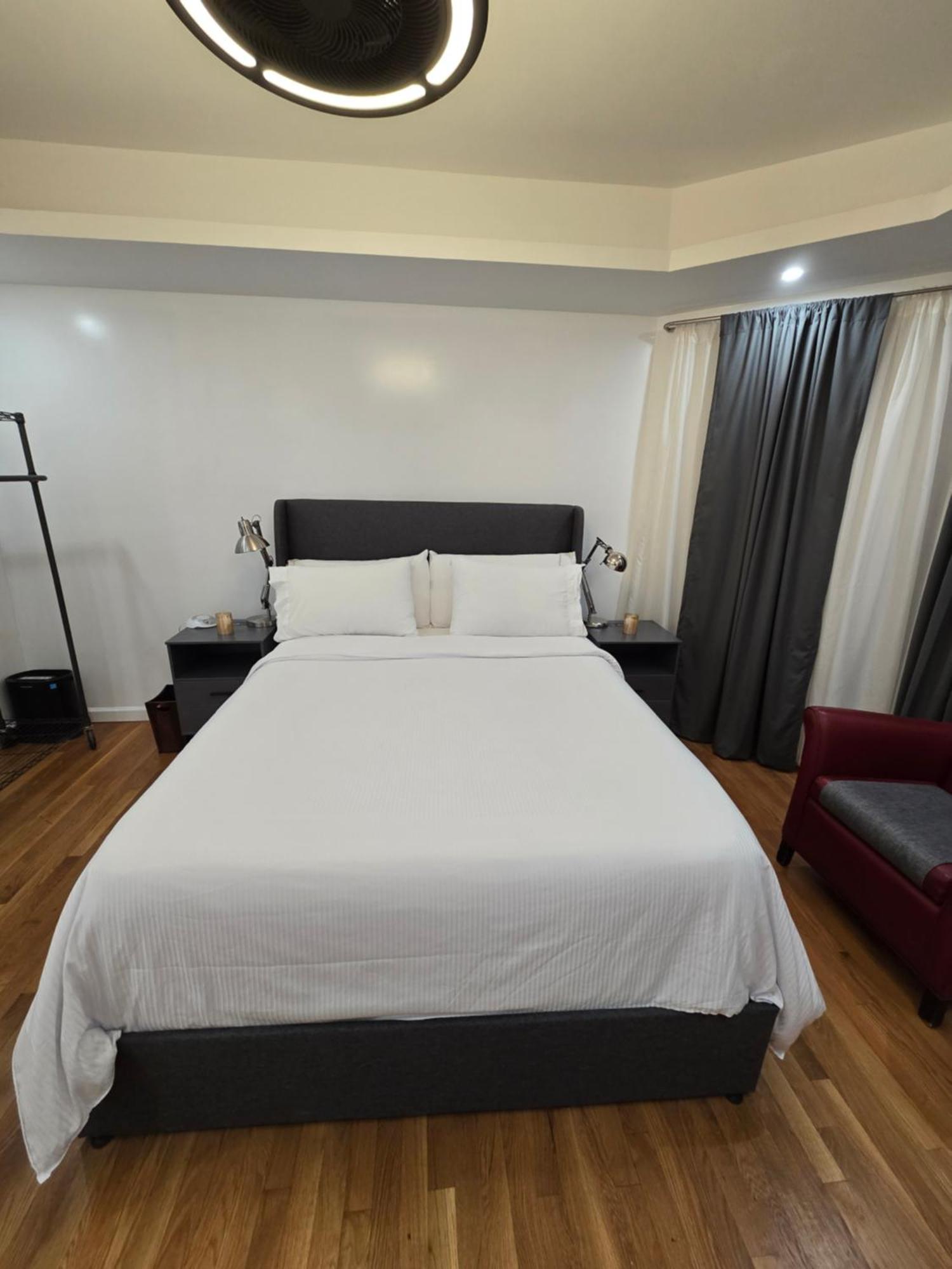 Beautiful Boston Bedroom - New Renovation エクステリア 写真