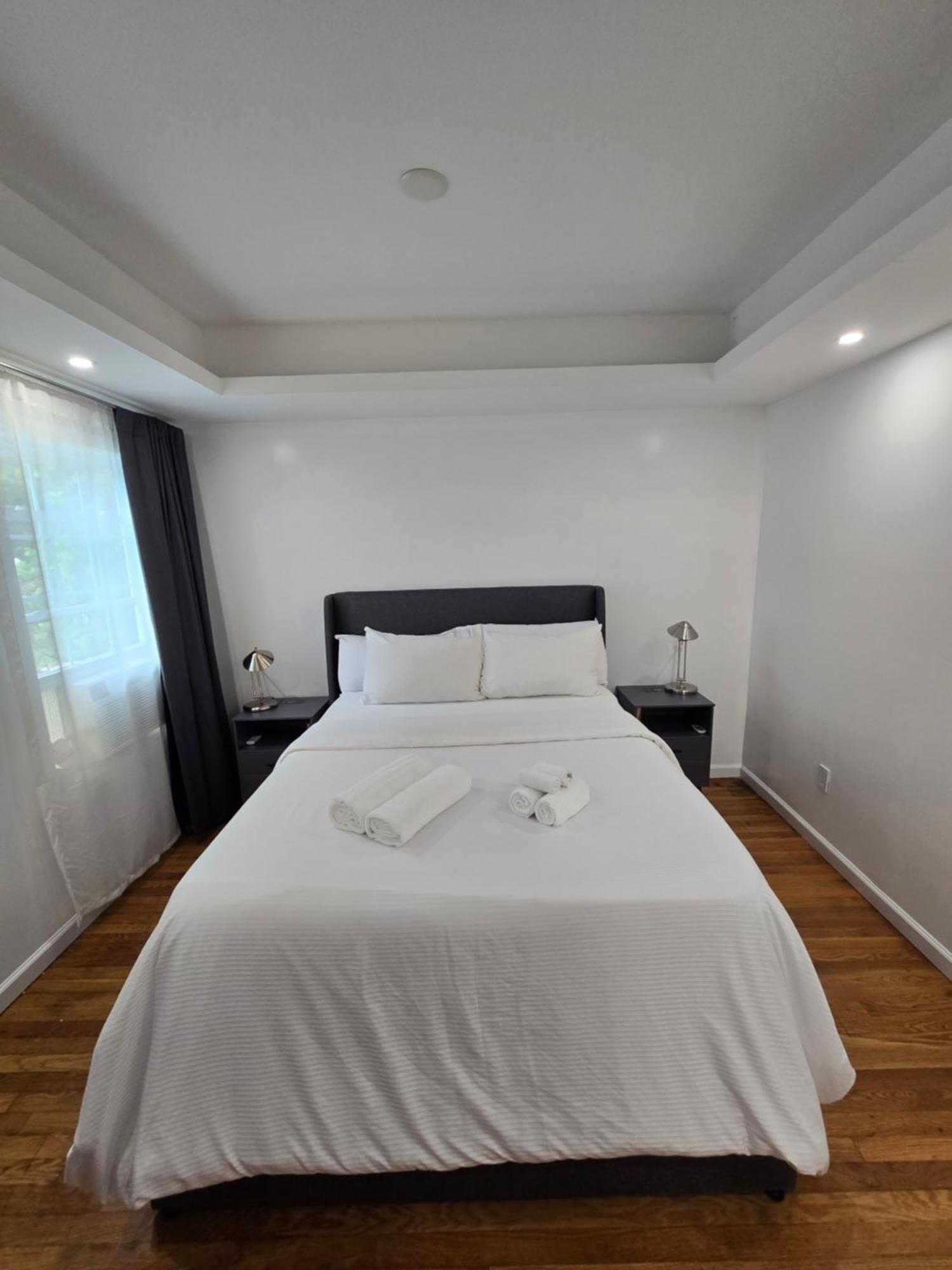 Beautiful Boston Bedroom - New Renovation エクステリア 写真